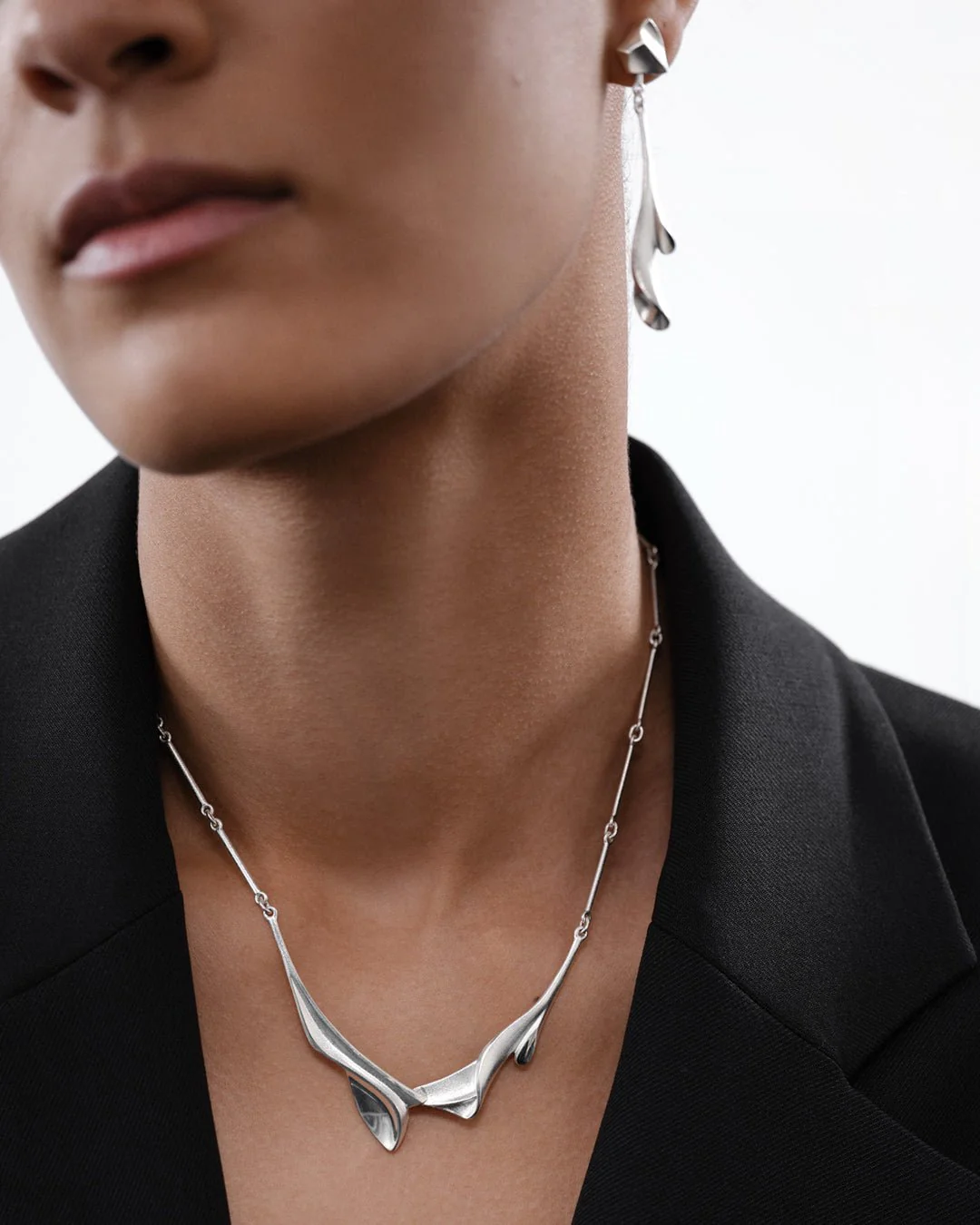 Arieta single earring silver left - Image 3