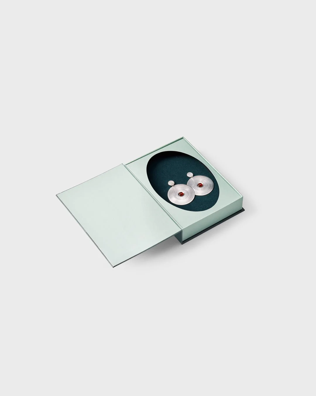 Kosmos single earring bronze onyx - Image 3
