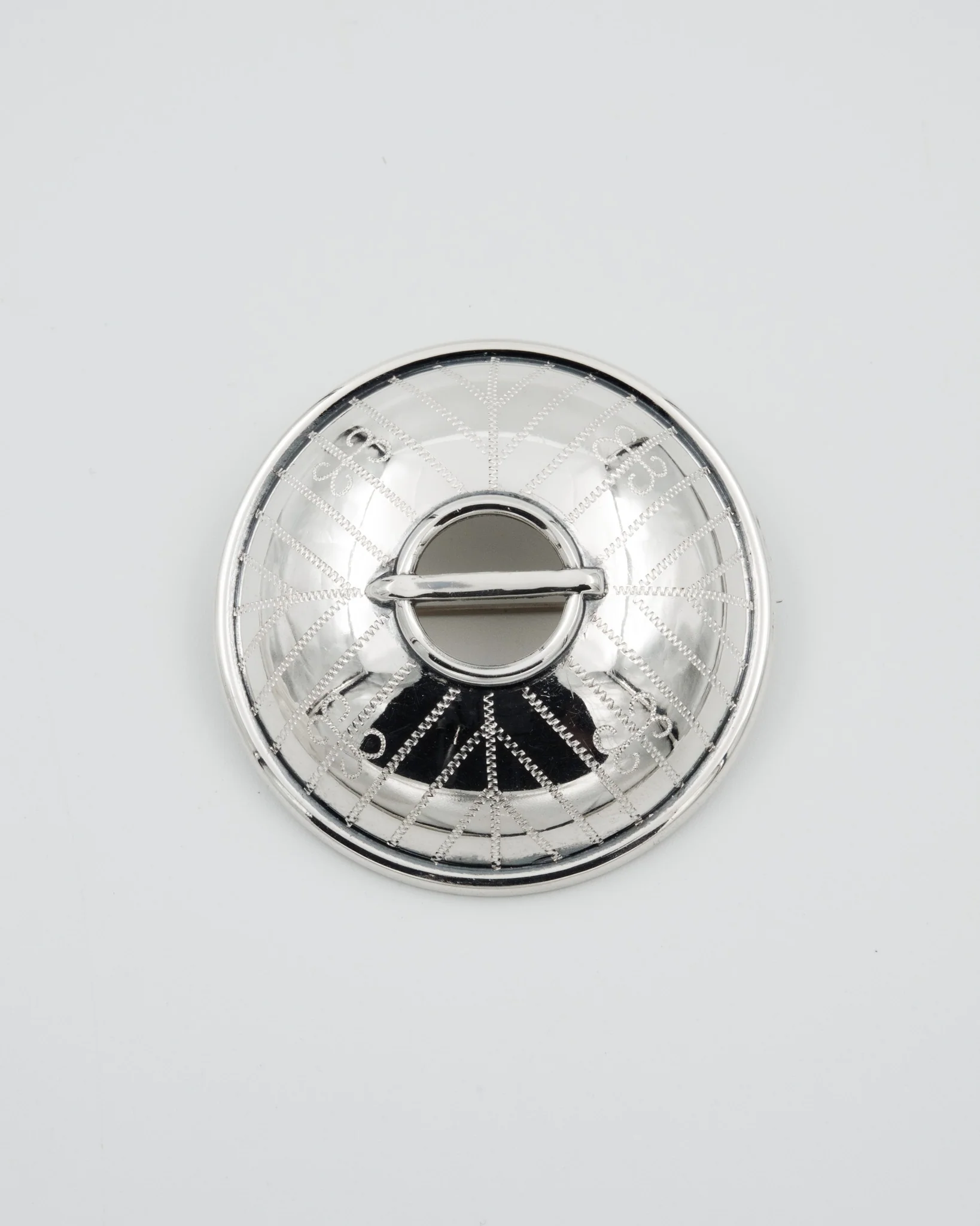 Held Ainonepin brooch silver engraved