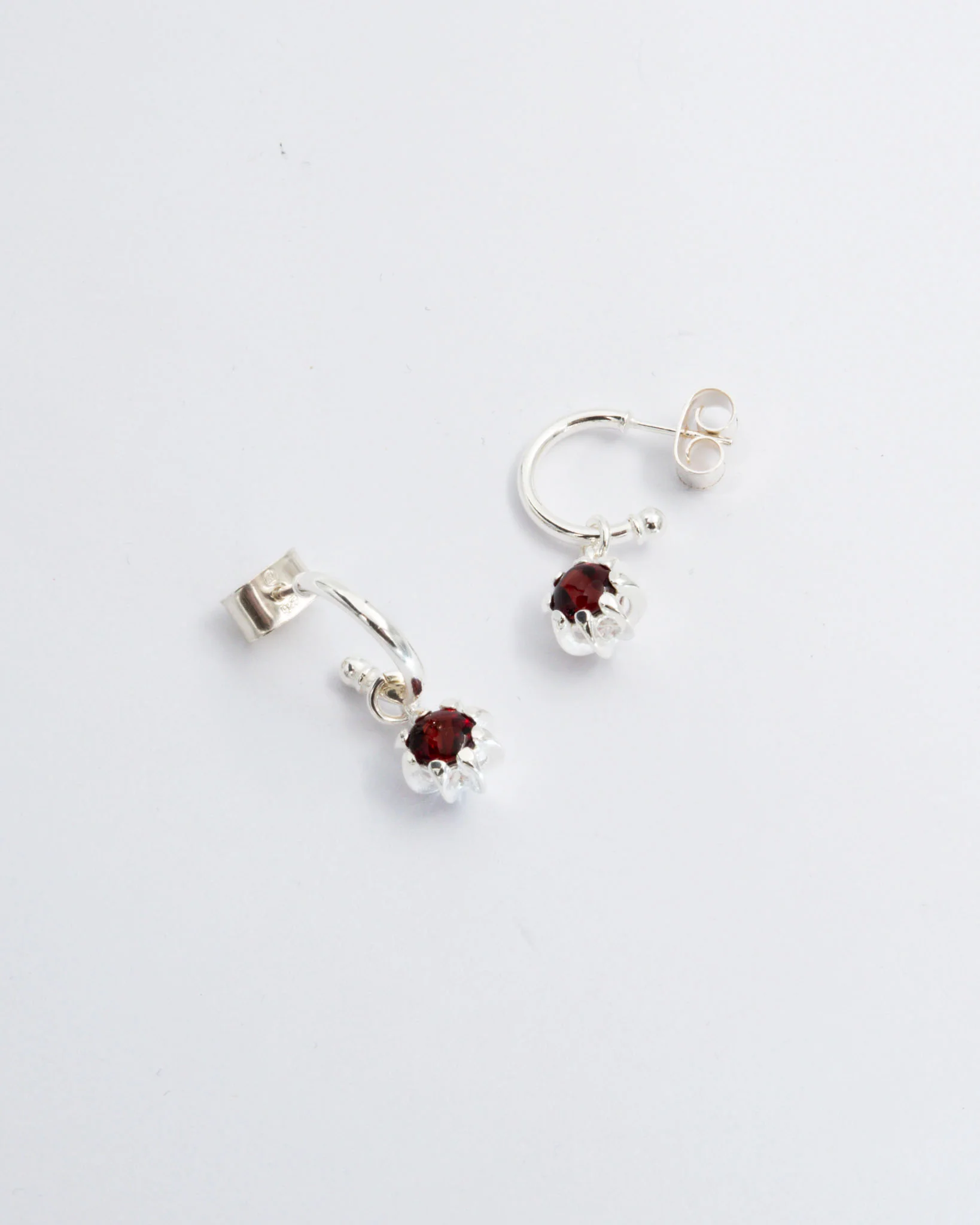 Kept Carmen earrings small silver garnet