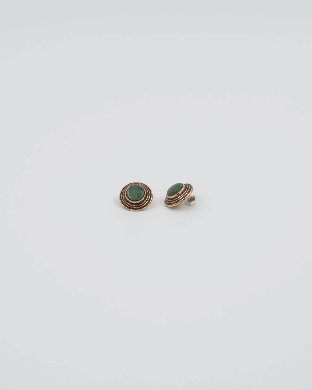 Kept stone earrings bronze