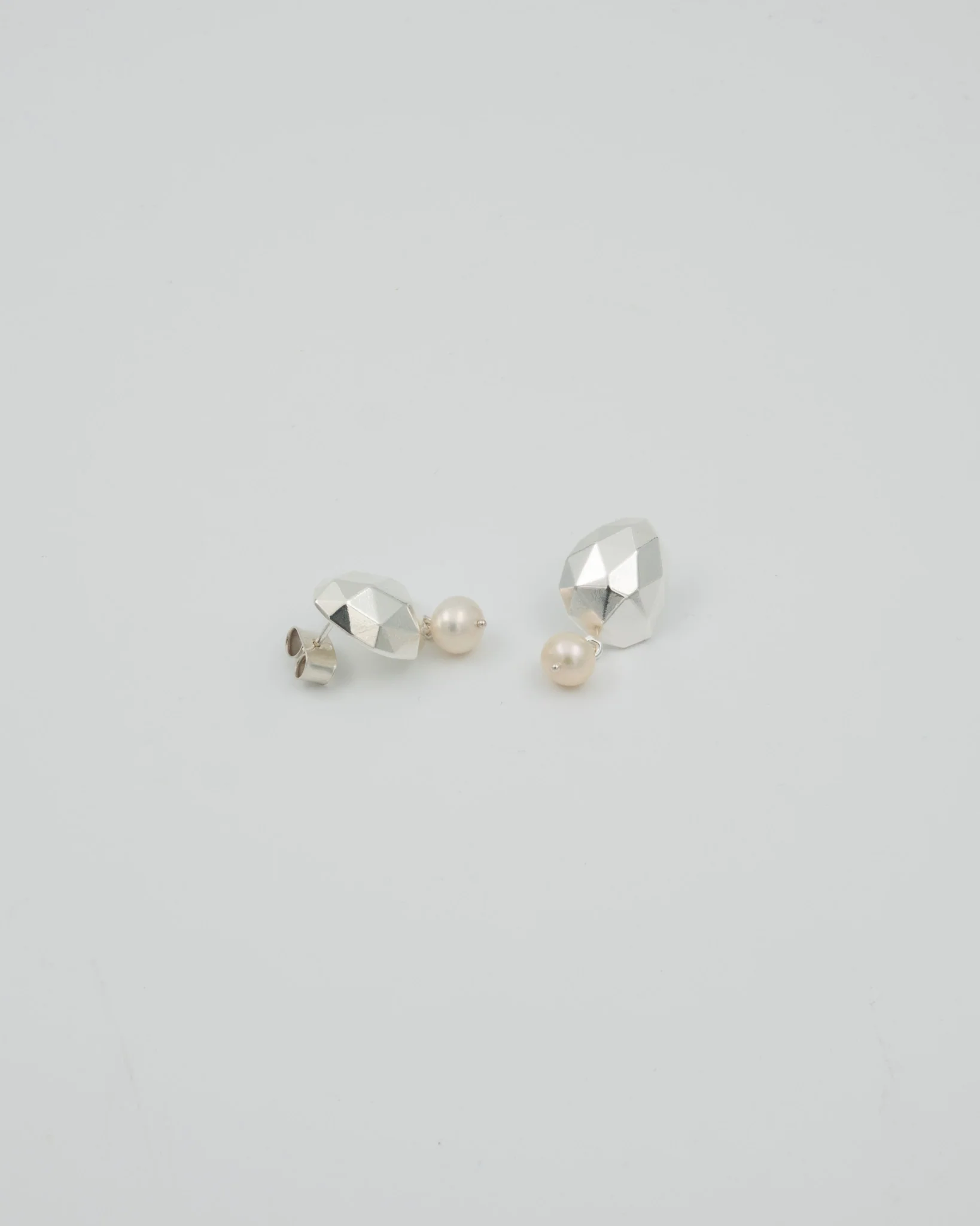 Kept Maman Aurore earrings silver pearl - Image 2