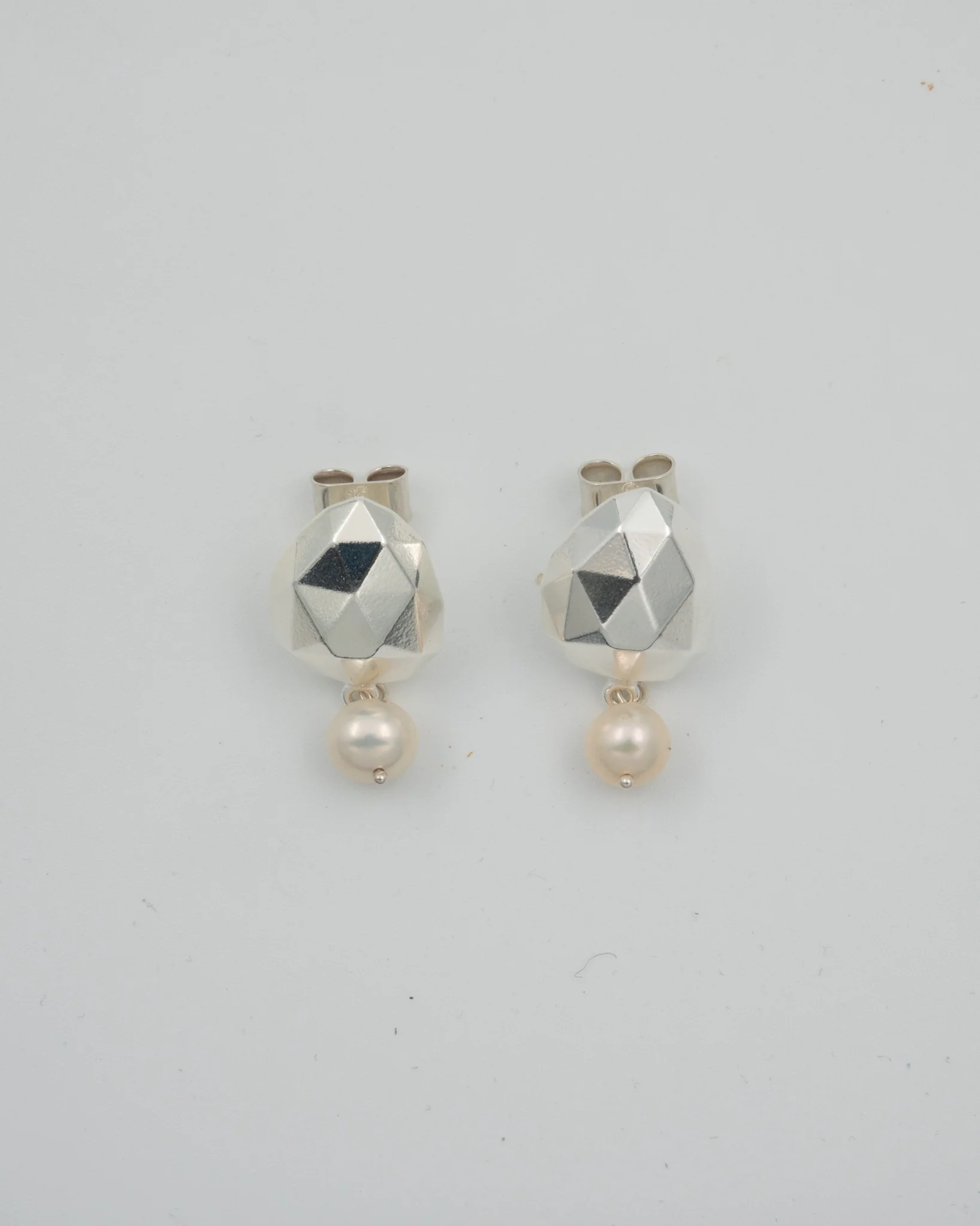 Kept Maman Aurore earrings silver pearl - Image 3