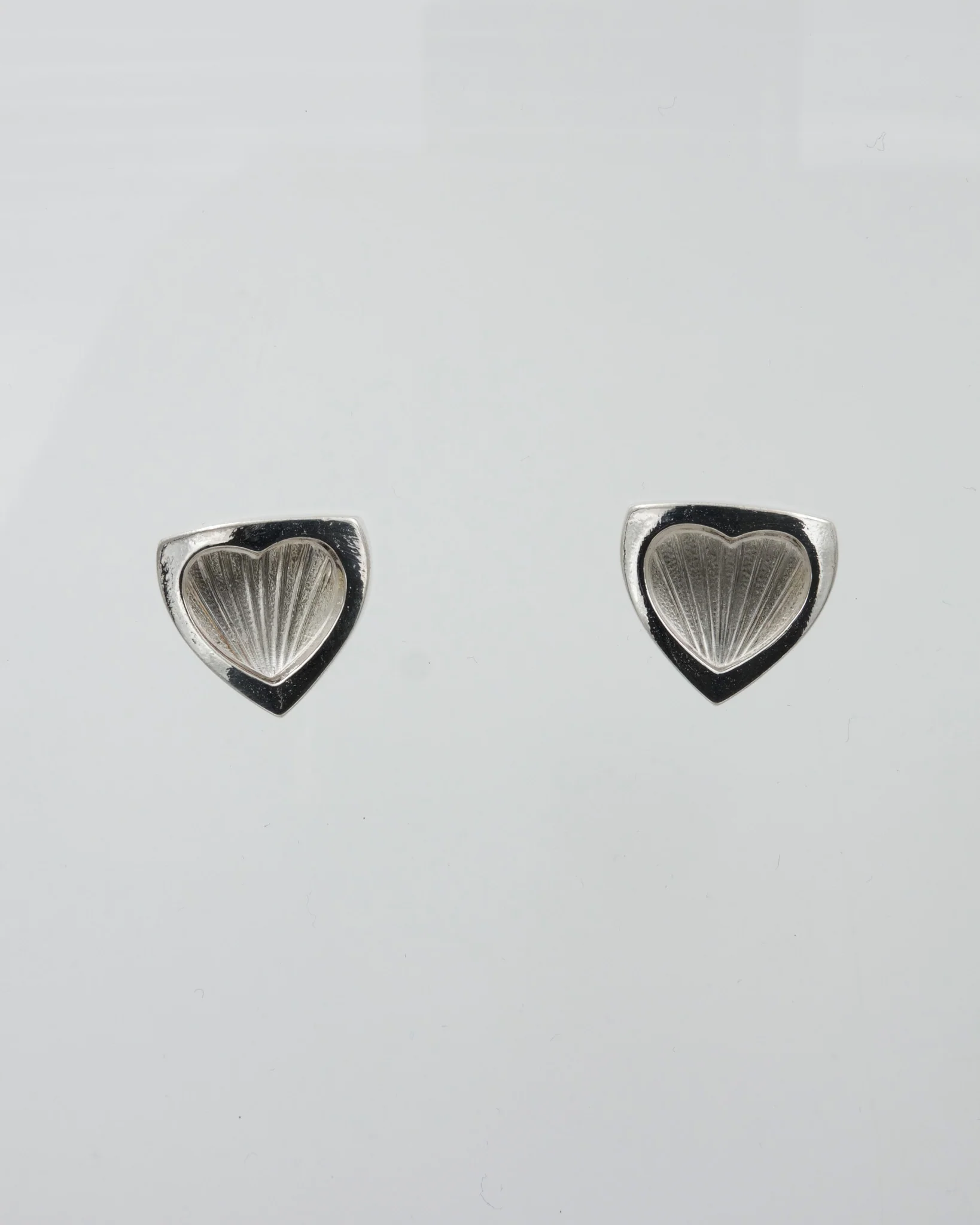 Held Love earrings pin silver clear