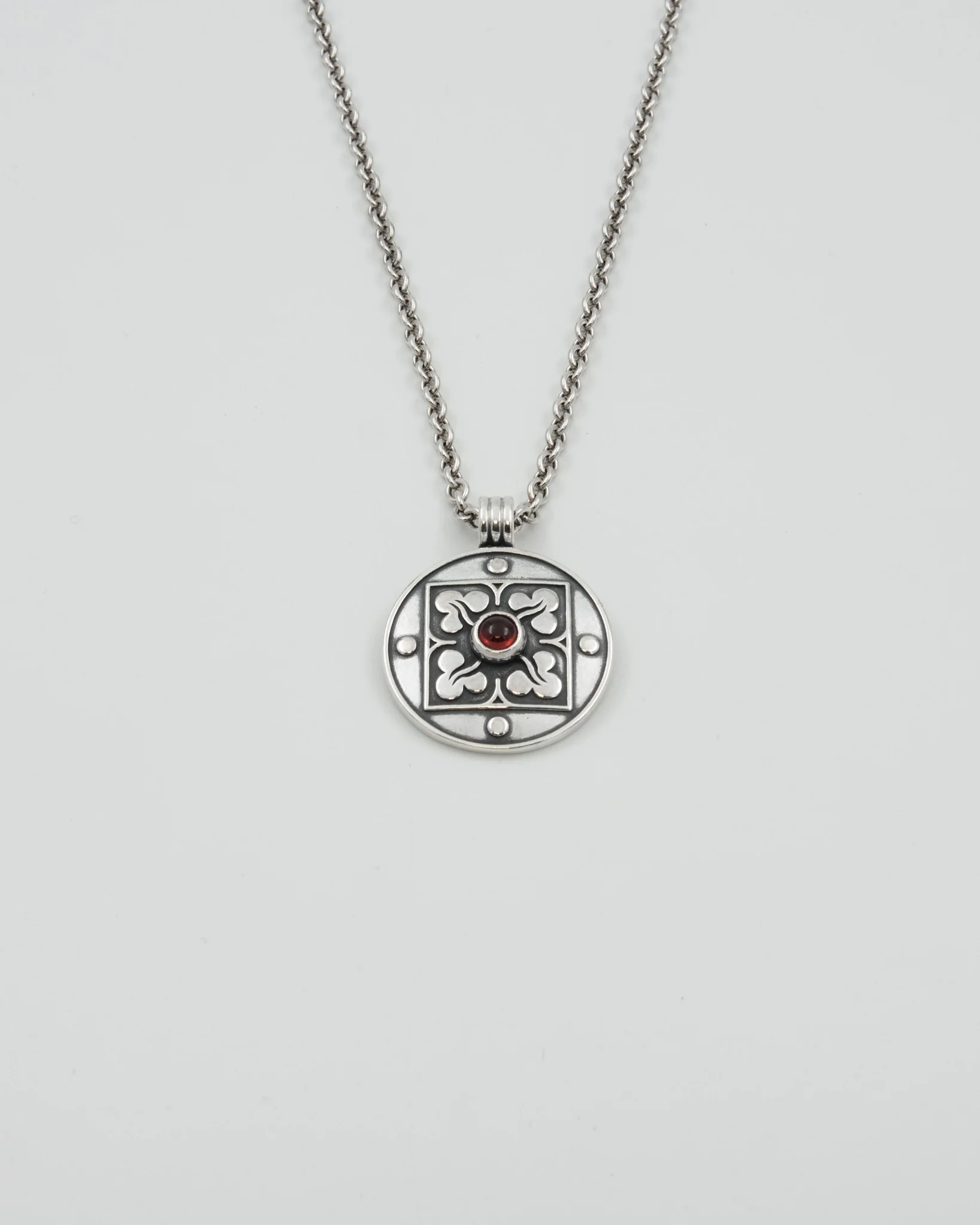 Held Sancta Birgitta pendant small 45 cm silver garnet