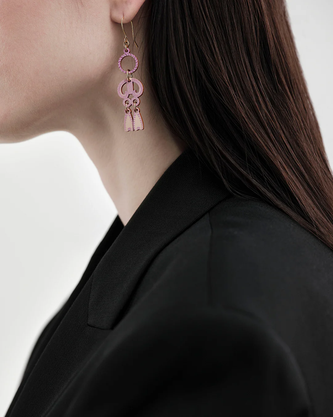 Pretzel plywood earrings pink - Image 3