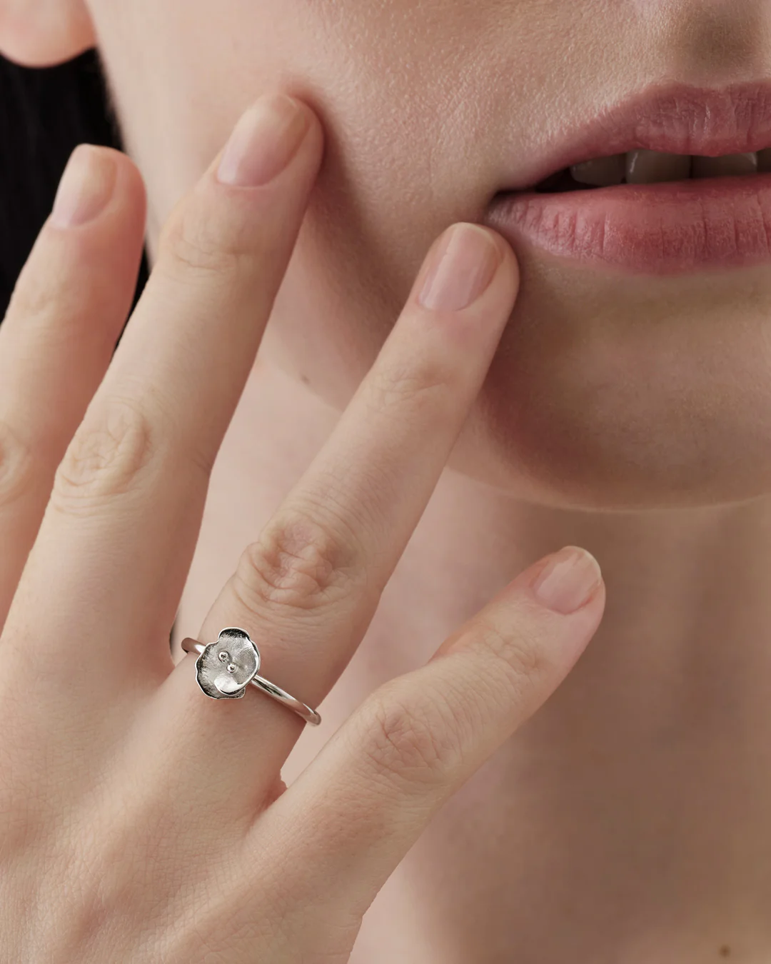 Summer Night Rose ring white gold - Image 3