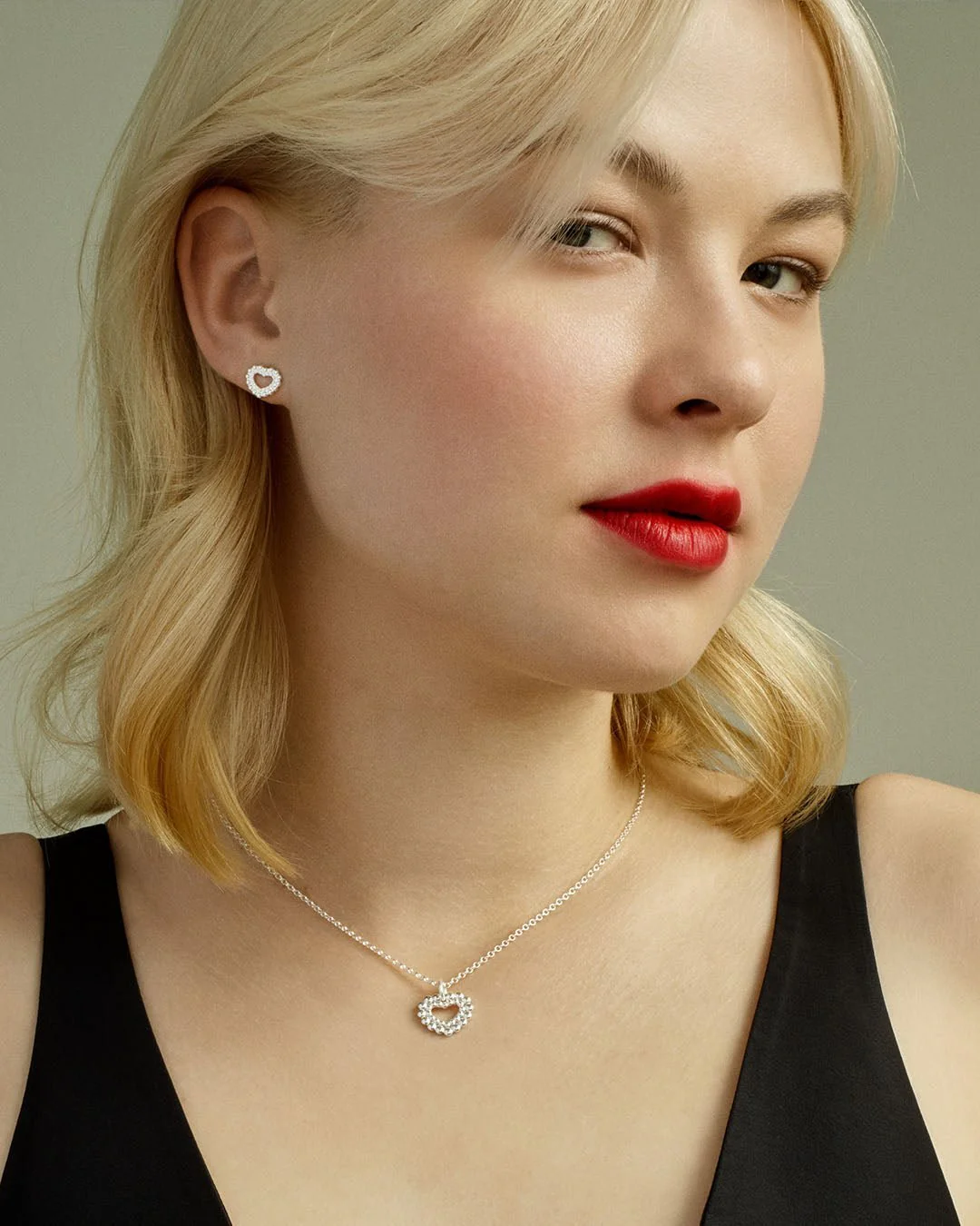 Valoisa single heart earring silver - Image 2