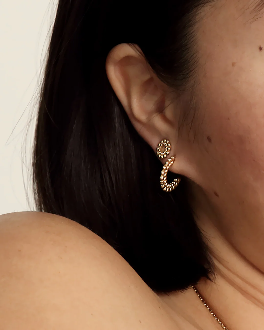 Valoisa single hoop earring small silver - Image 3