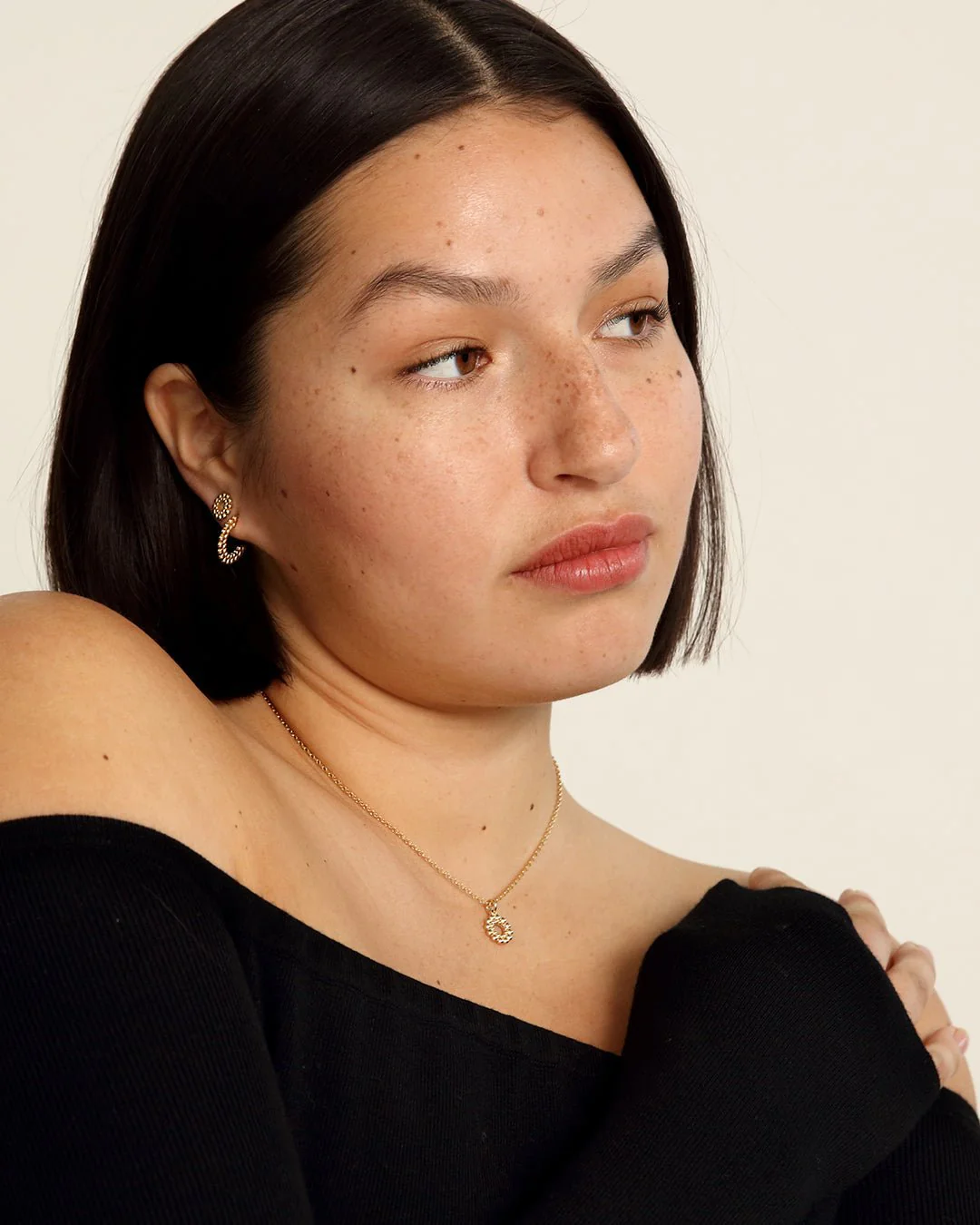 Valoisa singe stud earring bronze - Image 2